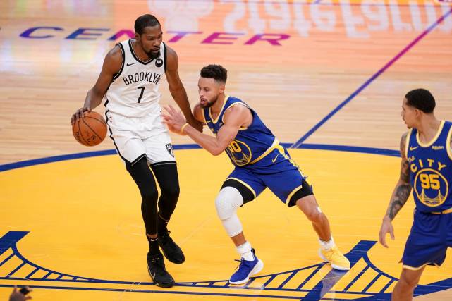 Los puntajes positivos y negativos de Curry están muy por delante de otros jugadores